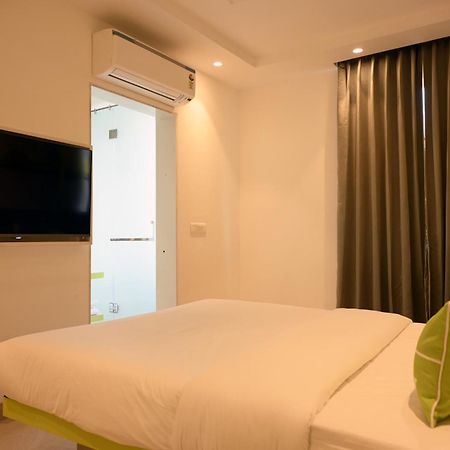 Hotel Le Roi Express Karol Bagh Делхи Екстериор снимка