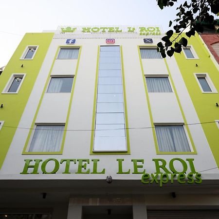Hotel Le Roi Express Karol Bagh Делхи Екстериор снимка