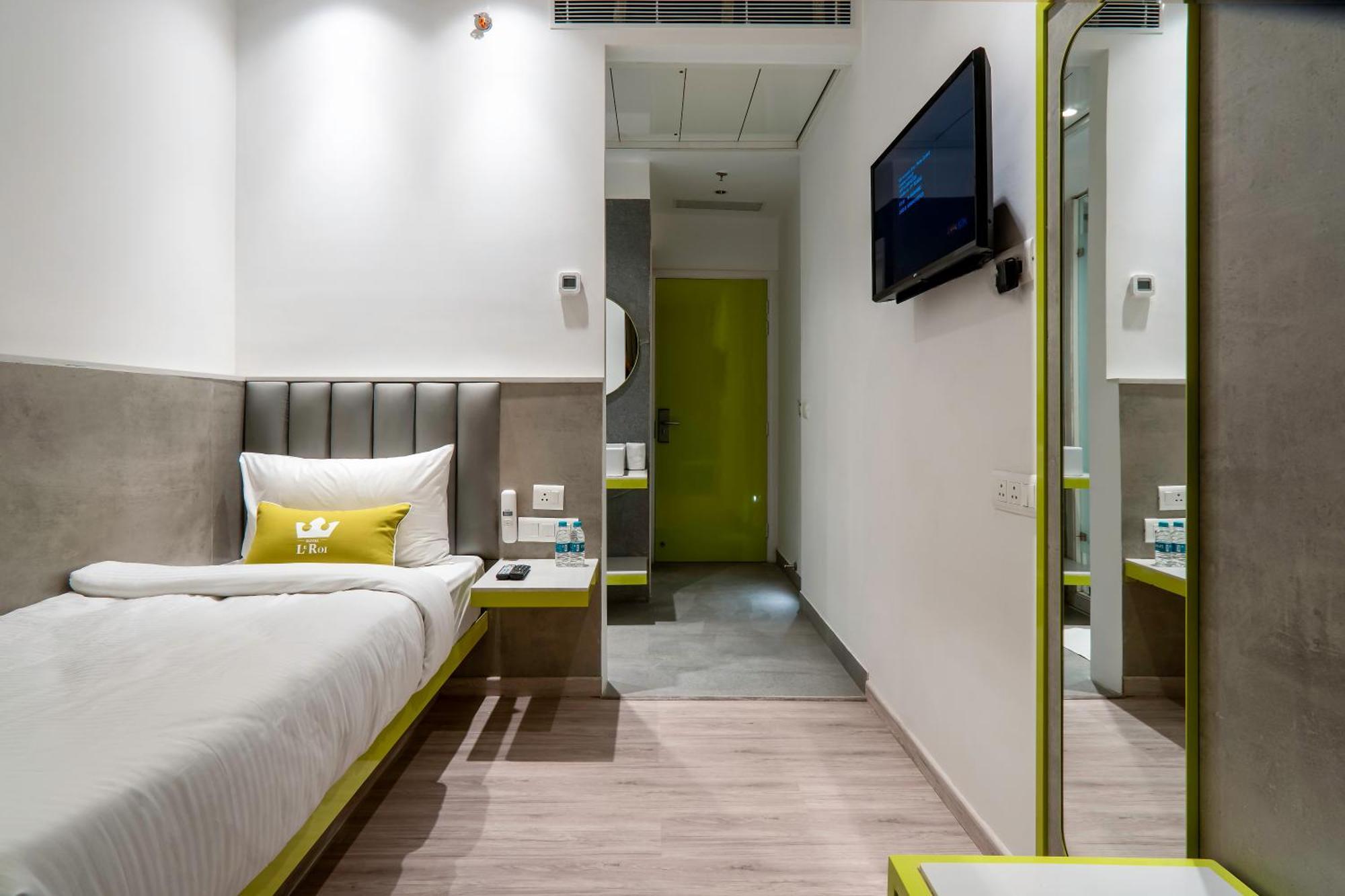 Hotel Le Roi Express Karol Bagh Делхи Екстериор снимка