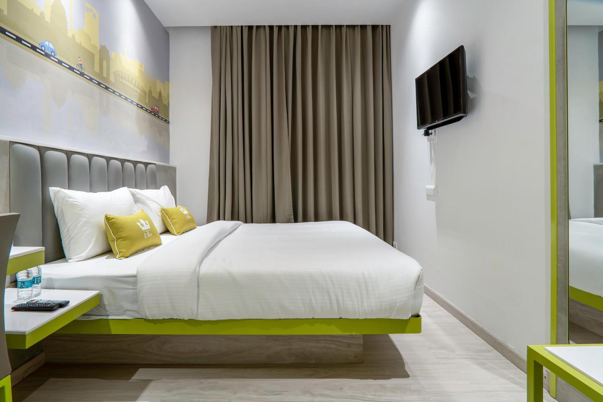 Hotel Le Roi Express Karol Bagh Делхи Екстериор снимка
