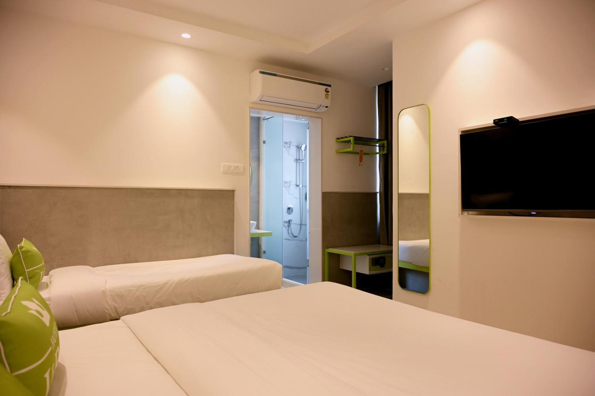 Hotel Le Roi Express Karol Bagh Делхи Екстериор снимка