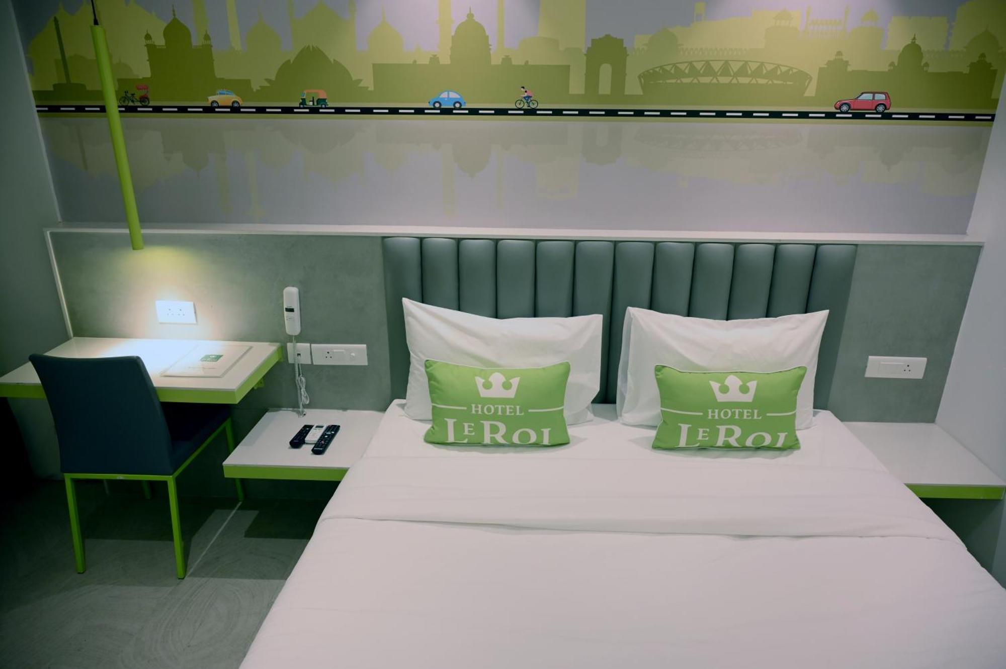 Hotel Le Roi Express Karol Bagh Делхи Екстериор снимка