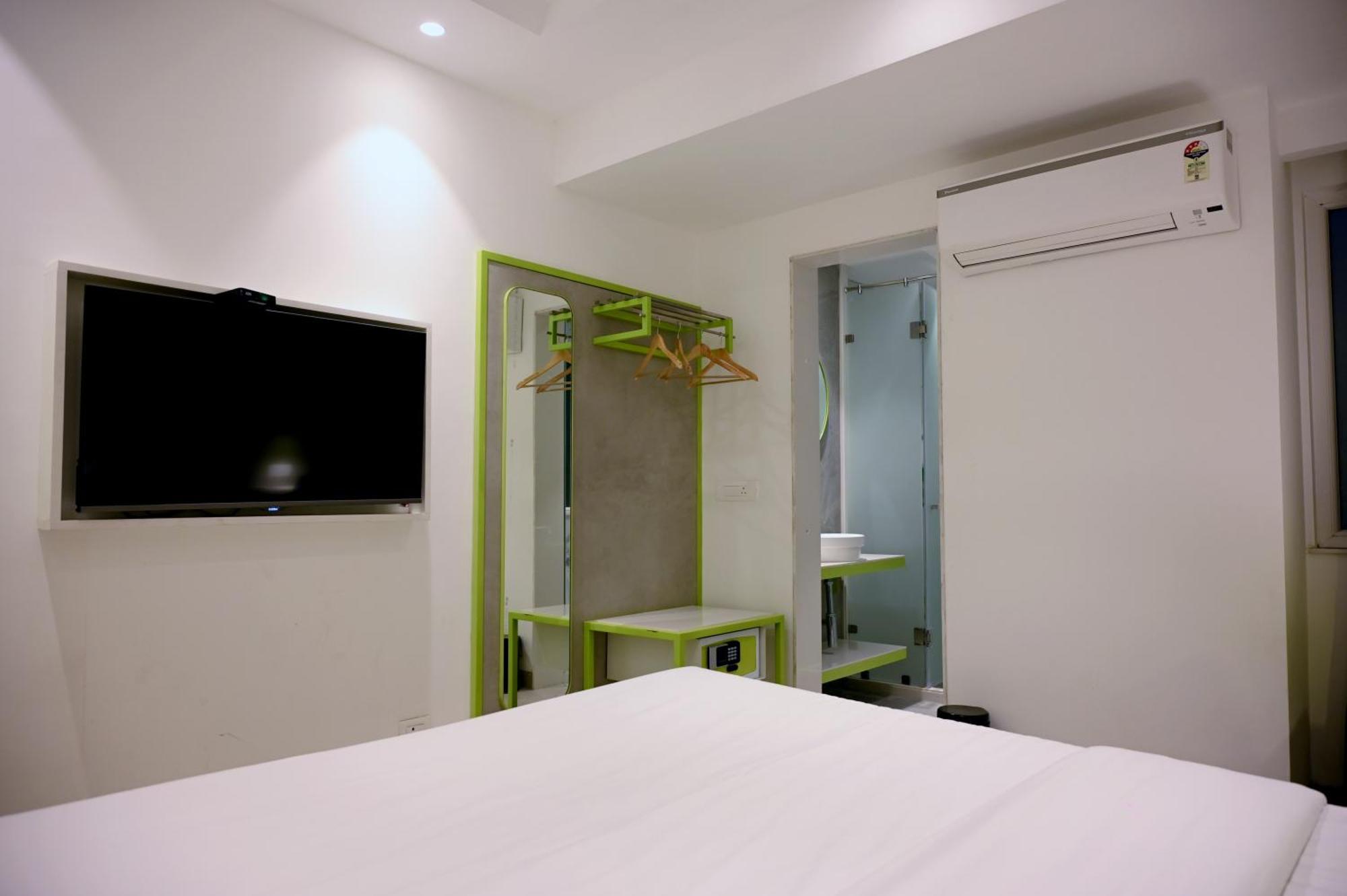 Hotel Le Roi Express Karol Bagh Делхи Екстериор снимка