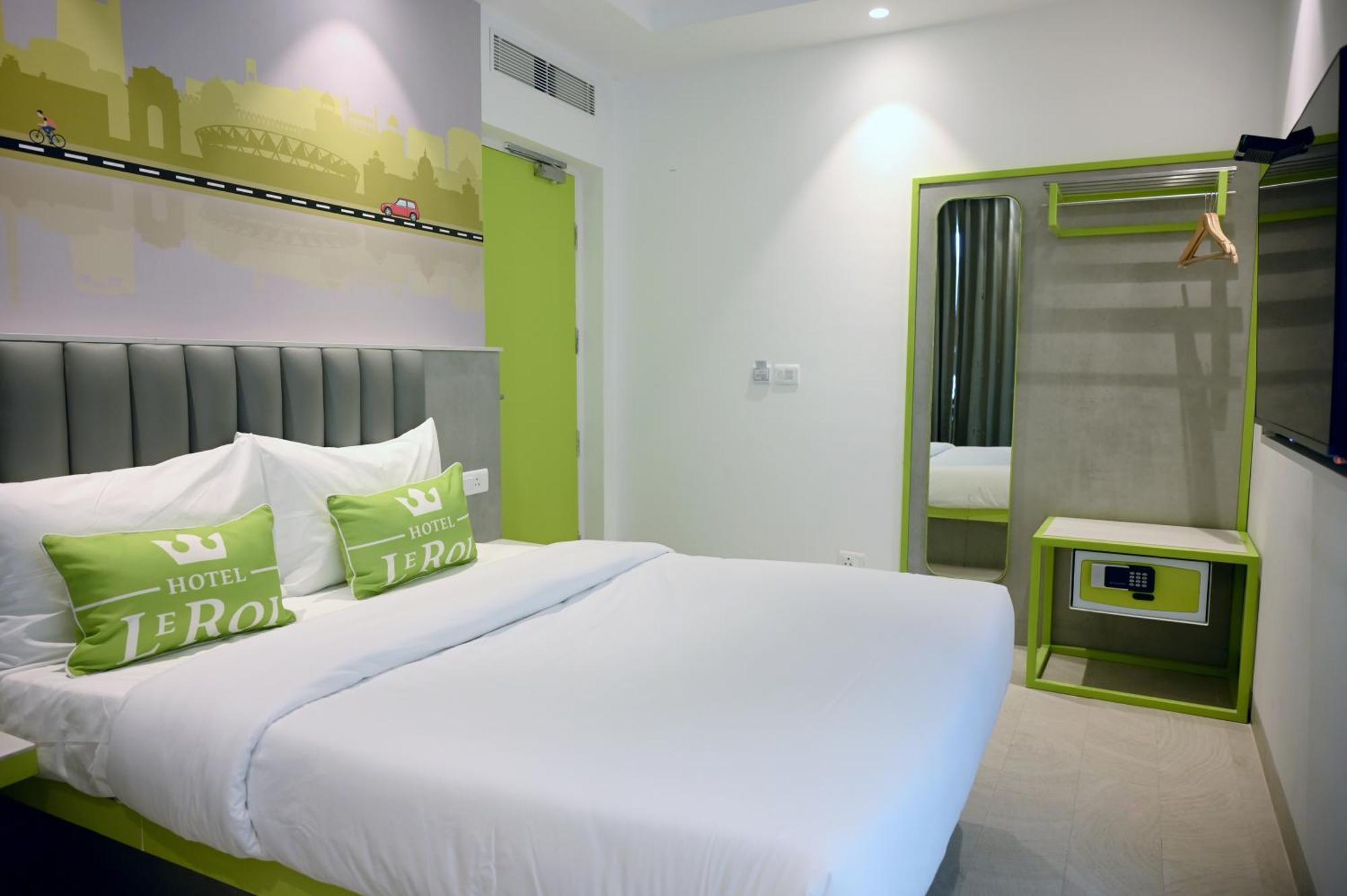 Hotel Le Roi Express Karol Bagh Делхи Екстериор снимка
