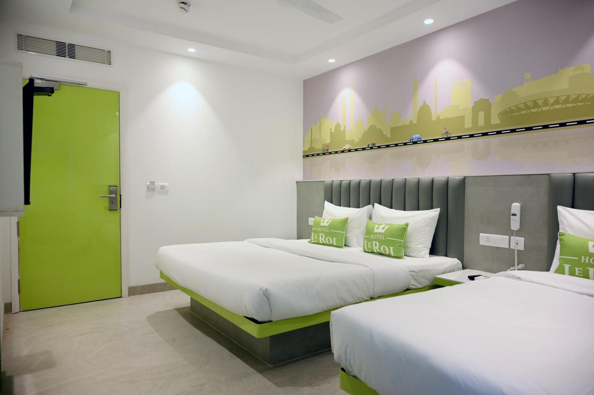 Hotel Le Roi Express Karol Bagh Делхи Екстериор снимка