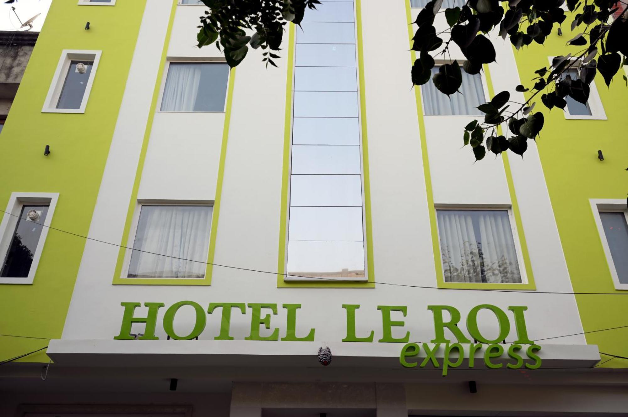 Hotel Le Roi Express Karol Bagh Делхи Екстериор снимка