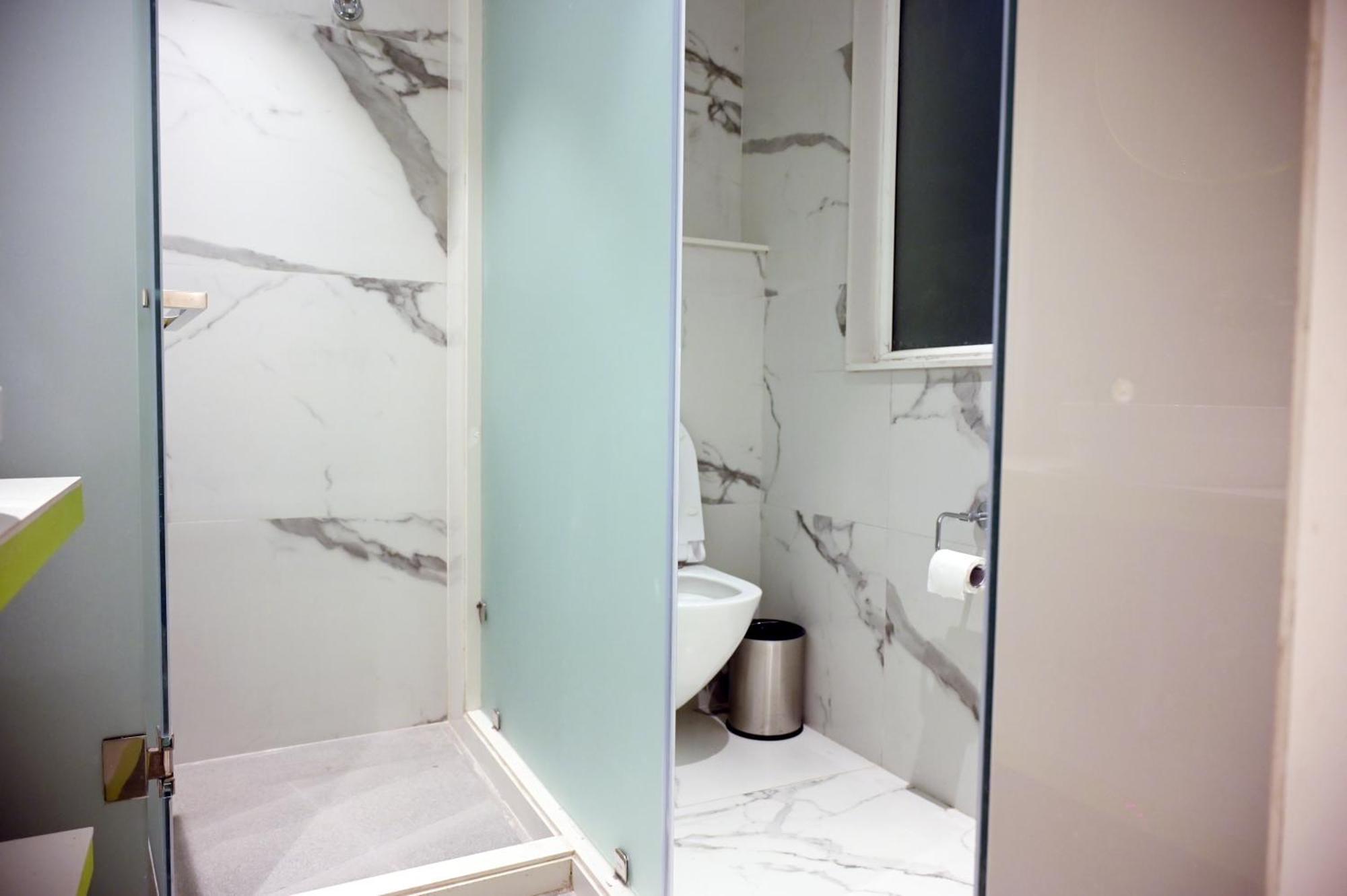 Hotel Le Roi Express Karol Bagh Делхи Екстериор снимка
